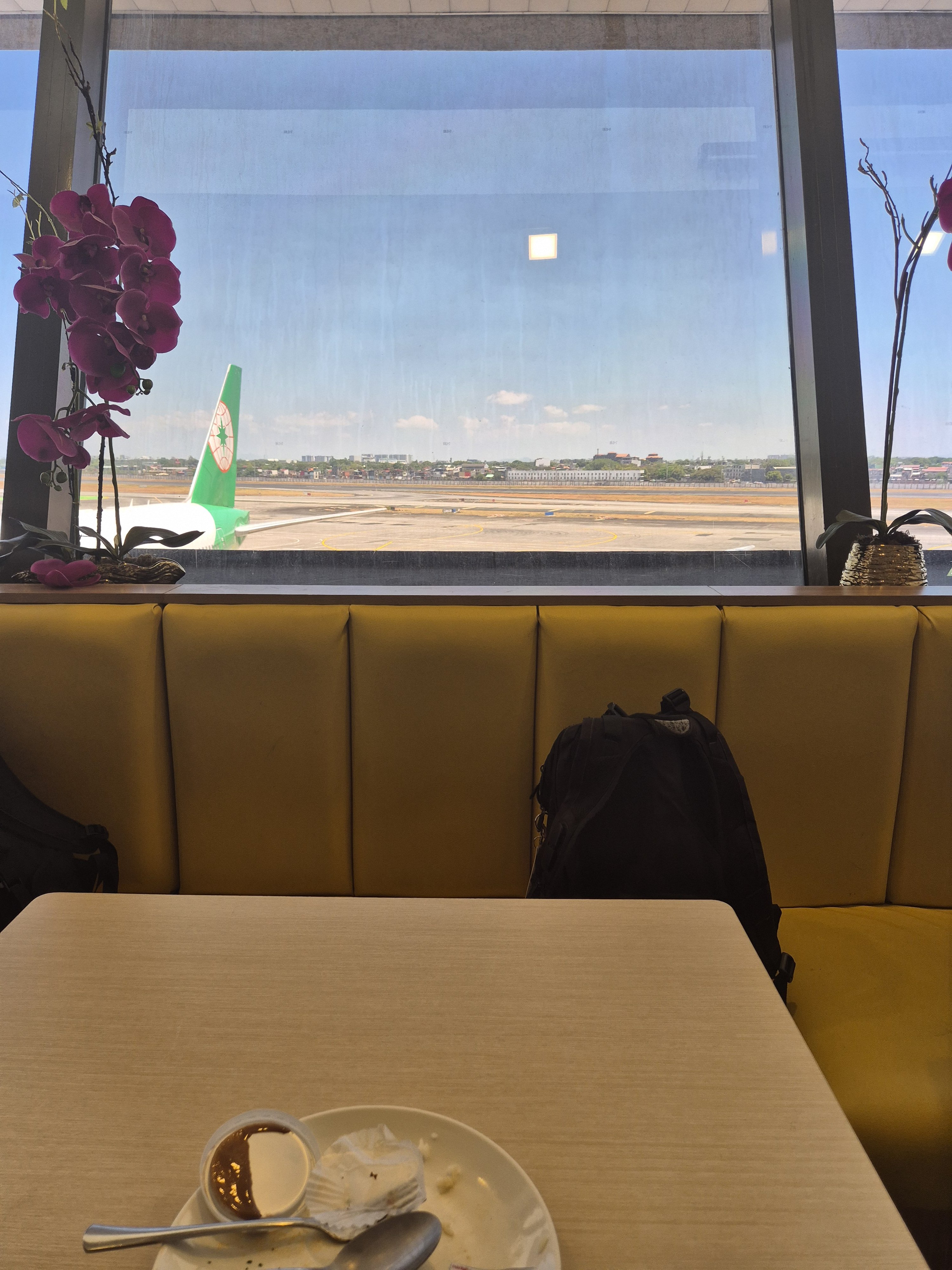 Lounge 1 MNL.jpg