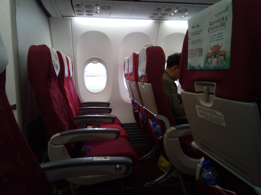 Lucky Air Economy class B737, KMG-BKK, 03.jpg