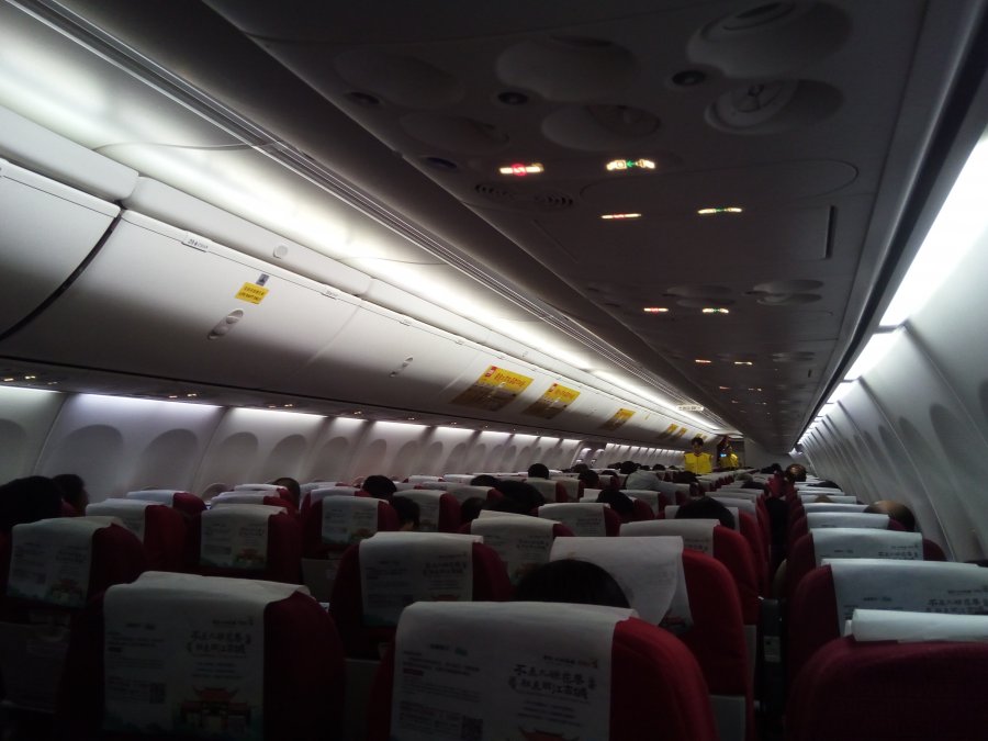 Lucky Air Economy class B737, KMG-BKK, 07.jpg