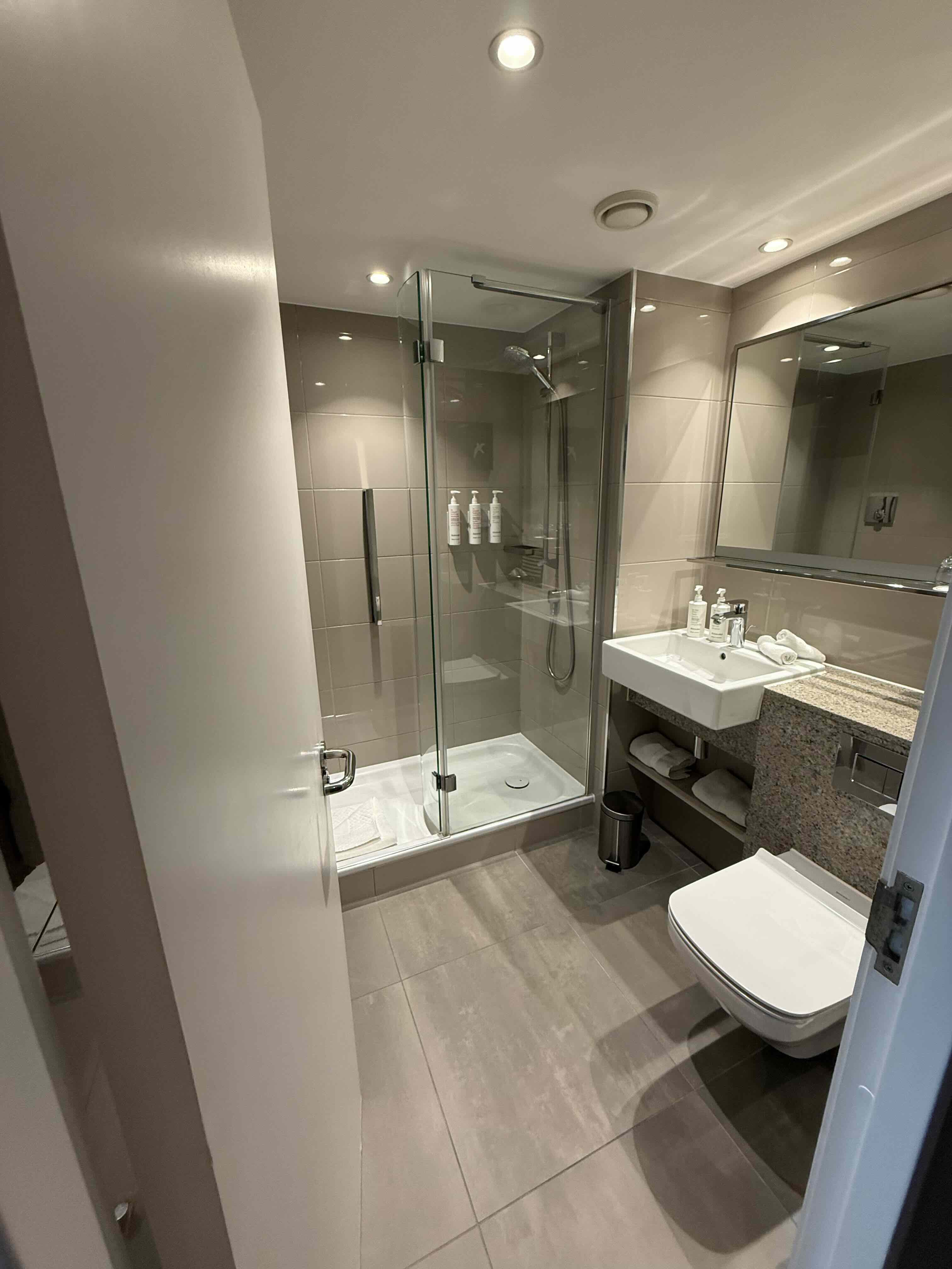 Marriott bath.jpg
