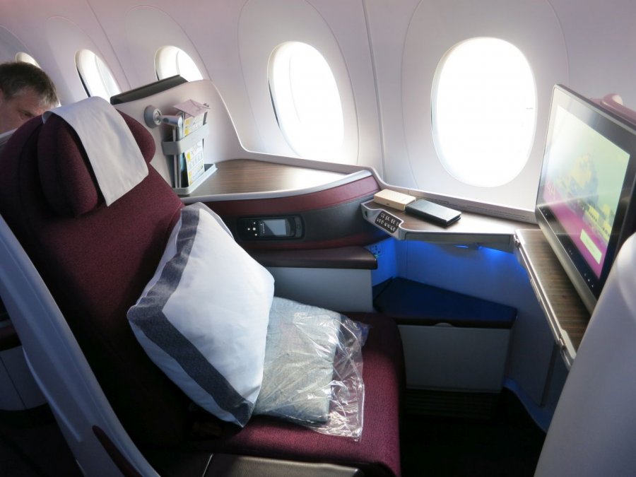 Qatar Airways Business class A350 BRU-DOH, 05.JPG