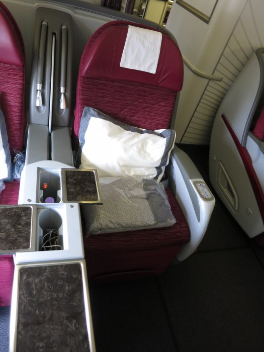 Qatar Airways Business class B777 BKK-HAN, 05.JPG