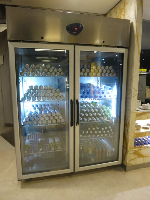 Singapore Airlines SilverKris lounge DEL, 08.JPG