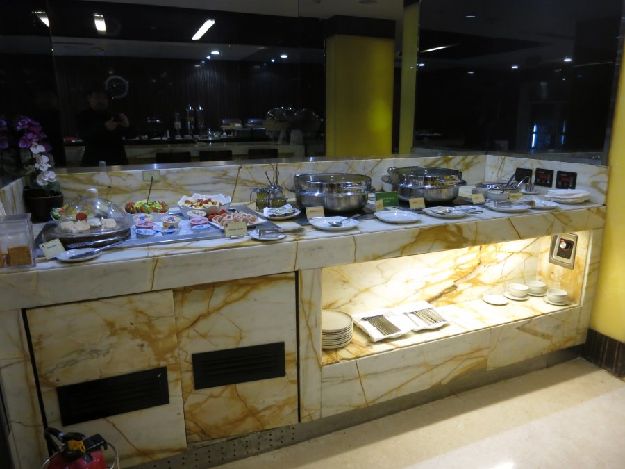 Singapore Airlines SilverKris lounge DEL, 10.JPG