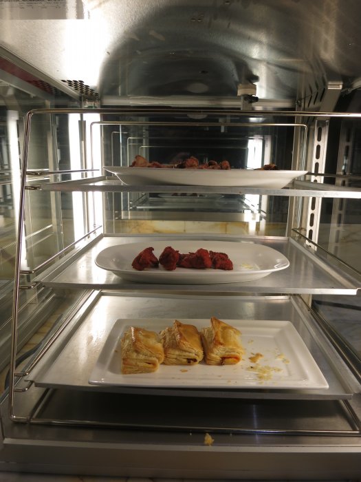 Singapore Airlines SilverKris lounge DEL, 11.JPG