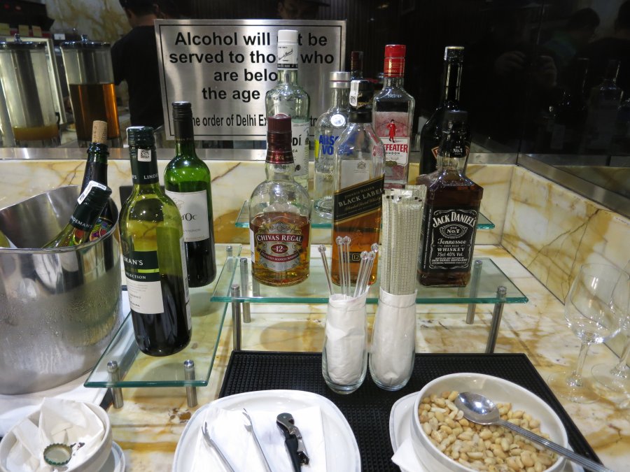 Singapore Airlines SilverKris lounge DEL, 13.JPG