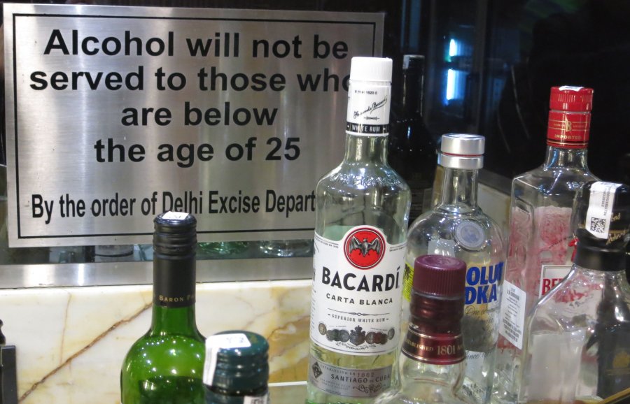 Singapore Airlines SilverKris lounge DEL, 14.jpg