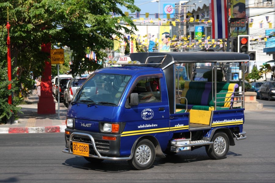 Tuk-tuk_in_Hua_Hin_03.JPG