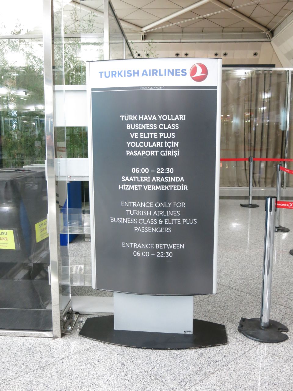 Turkish Airlines CIP Lounge, Istanbul, Fast track,  003.JPG