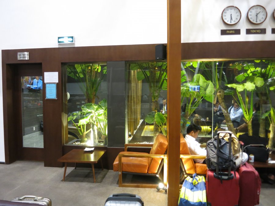 Vietnam Airlines Lounge, Hanoi, 24.JPG