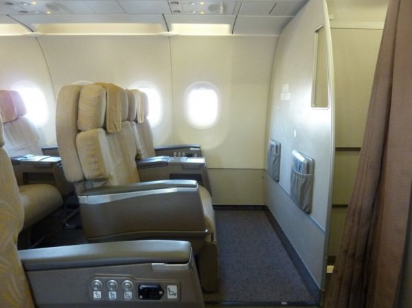 Asiana Airlines Business class, ICN-TAO_01.jpg