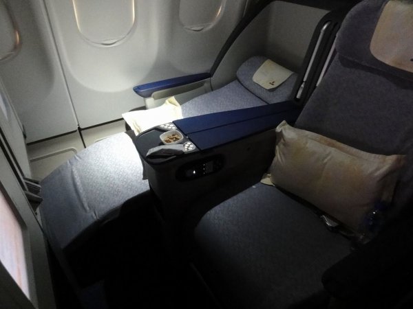 Air China Business Class, Airbus A330_08.jpg