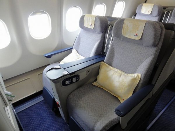 Air China Business Class, Airbus A330_03.jpg