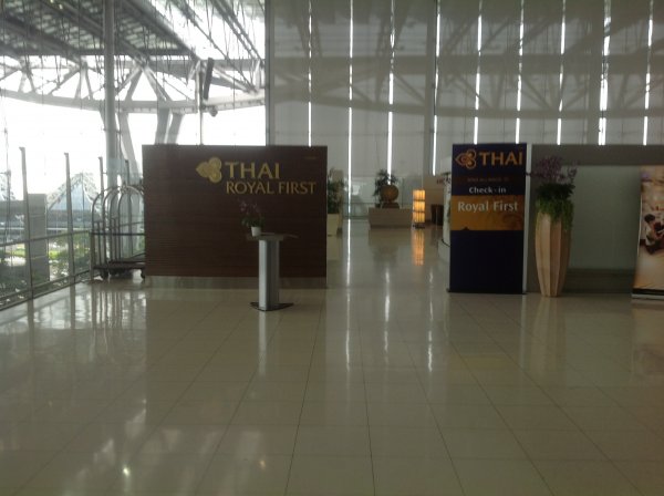 Thai First Class Checkin.jpg