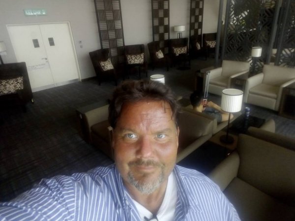 MalaysiaAirlinesUNDERBARALoungeKualaLumpurAirport.jpg