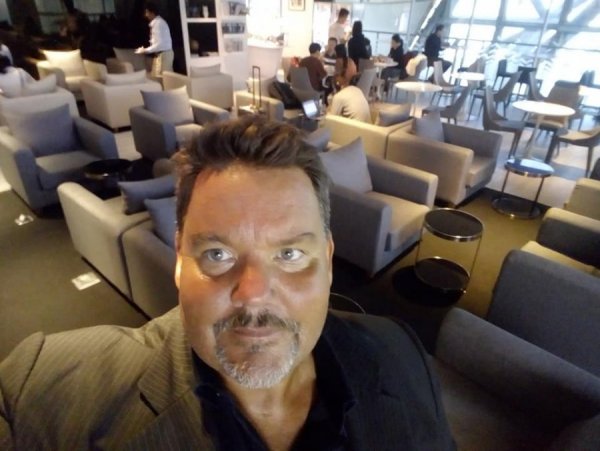 Miracle Lounge Suvarnabhumi Airport Bangkok1.jpg