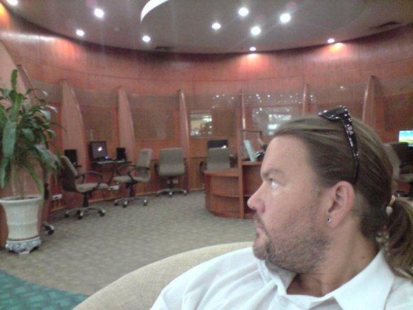 Lounge Hanoi Airport Den gamla.jpg