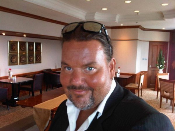ExecutiveLoungeHolidayInnChiangMaiNUSTÄNGD.jpg