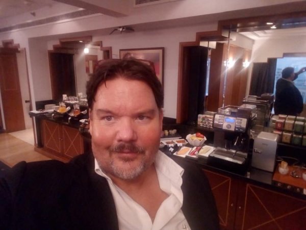 ClubLoungeCrownePlazaAbuDhabi.jpg
