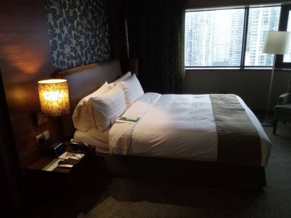 SuiteHolidayInnSingaporeAtrium2.jpg