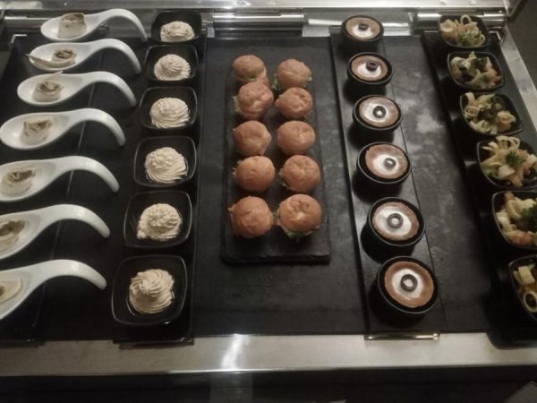 DhakaInterContinentalClubLounge6.jpg