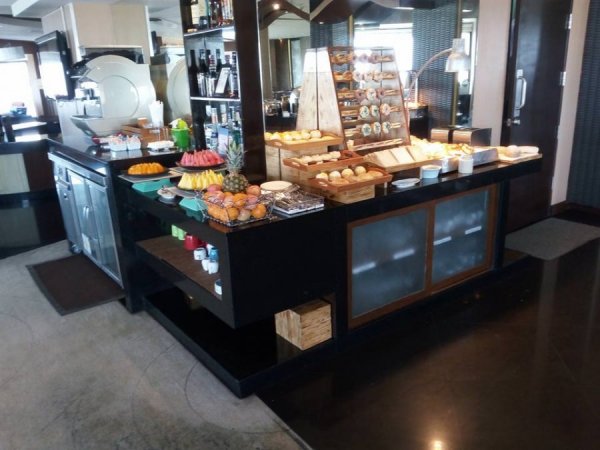 ClubLoungeJenhotelManila3.jpg