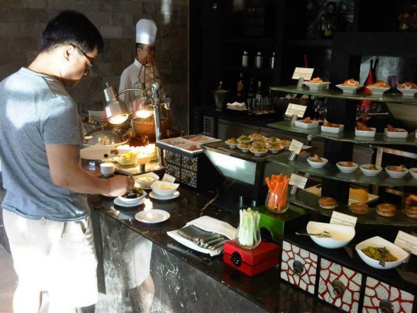 InterContinentalHanoiWestlakeClubLounge1.jpg