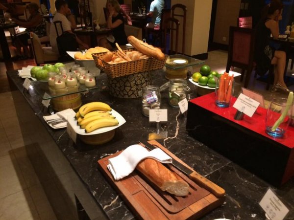 InterContinentalHanoiWestlakeClubLounge5.jpg