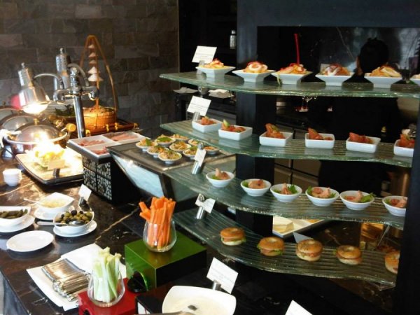 InterContinentalHanoiWestlakeClubLounge18.jpg