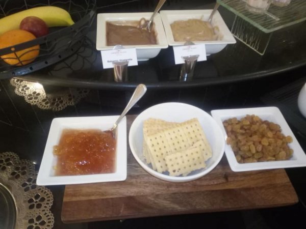 AbuDhabiCrownePlazaClubLounge6.jpg