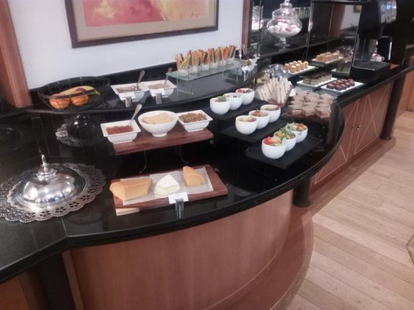 AbuDhabiCrownePlazaClubLounge7.jpg