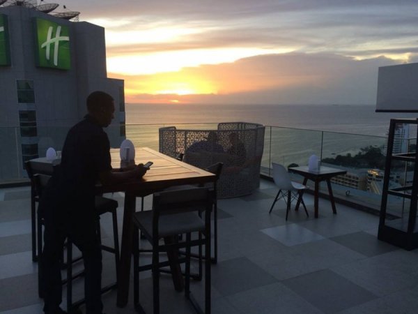 PattayaExecutiveLoungeHolidayInn1.jpg