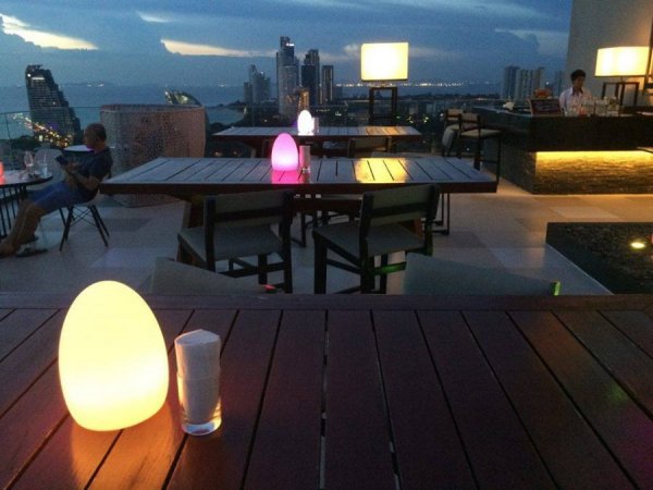 PattayaExecutiveLoungeHolidayInn3.jpg