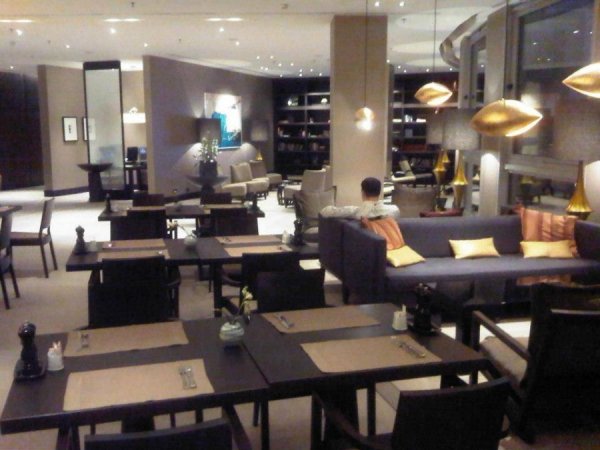 BucharestInterContinentalClubLounge9.jpg