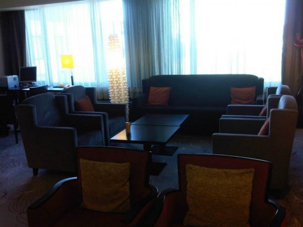 CrownePlazaHelsinkiClubLounge2.jpg