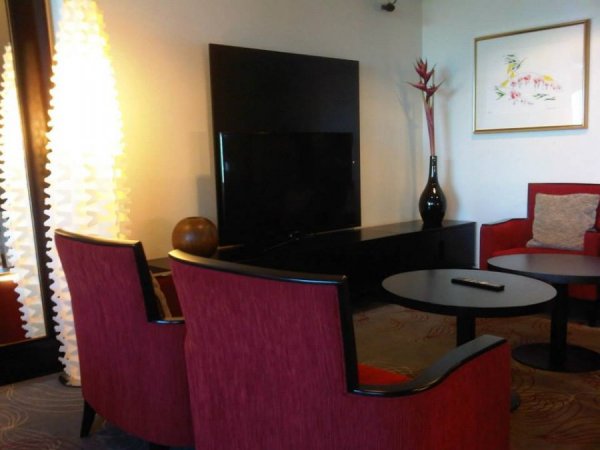 CrownePlazaHelsinkiClubLounge3.jpg
