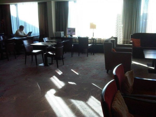 CrownePlazaHelsinkiClubLounge7.jpg