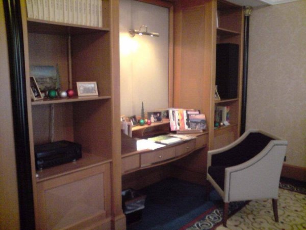 HiltonSofiaClubLounge3.jpg