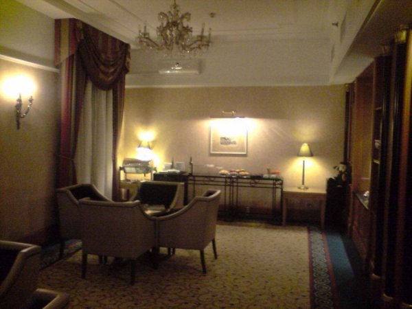 HiltonSofiaClubLounge4.jpg