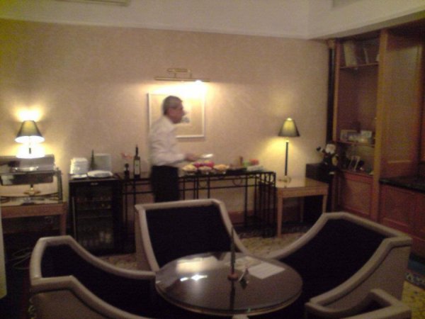 HiltonSofiaClubLounge9.jpg