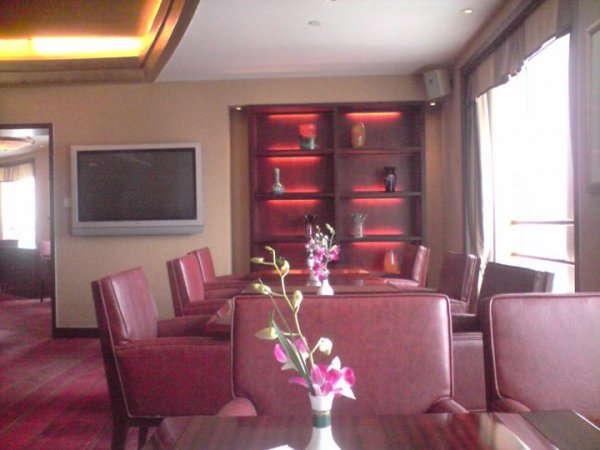 RadissonHotelShanghaiClubLounge3.jpg