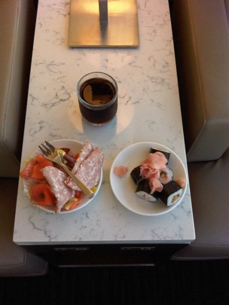UnitedAirlinesLoungeNaritaAirport2.jpg