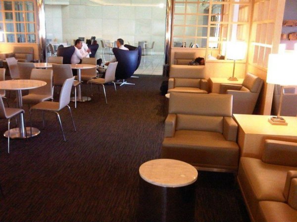 UnitedAirlinesLoungeNaritaAirport4.jpg