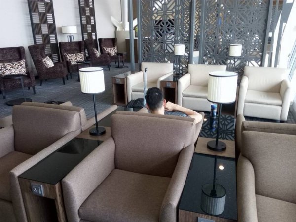MalaysiaAirlinesGoldenLoungeKualaLumpur3.jpg