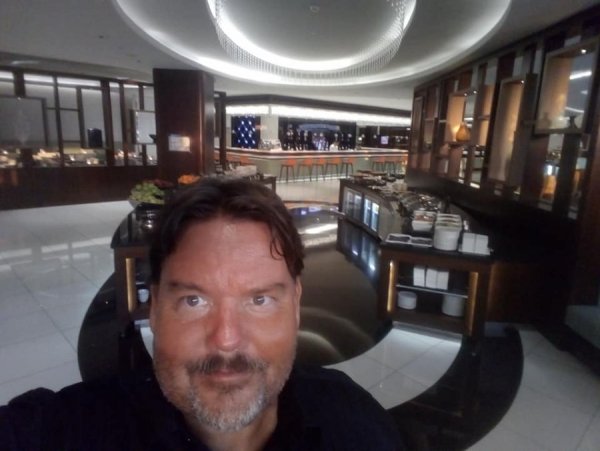 EtihadAirwaysLoungeAbuDhabiAirport.jpg