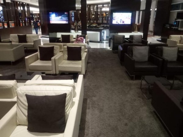 EtihadAirwaysLoungeAbuDhabiAirport2.jpg