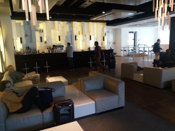 LufthansaSenatorLoungeFrankfurt1.jpg