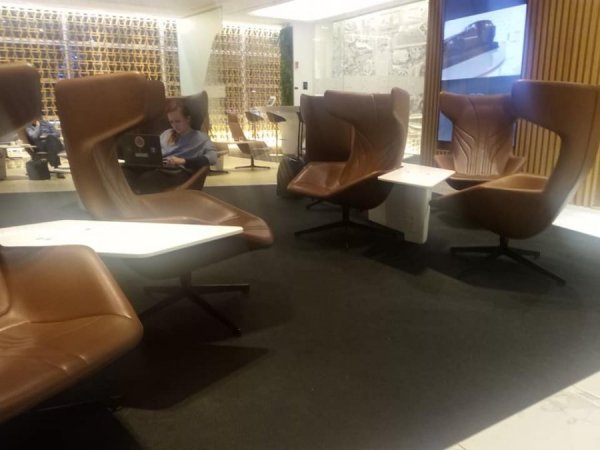 BrusselAirlinesTheLoftLoungeBrusselAirport1.jpg