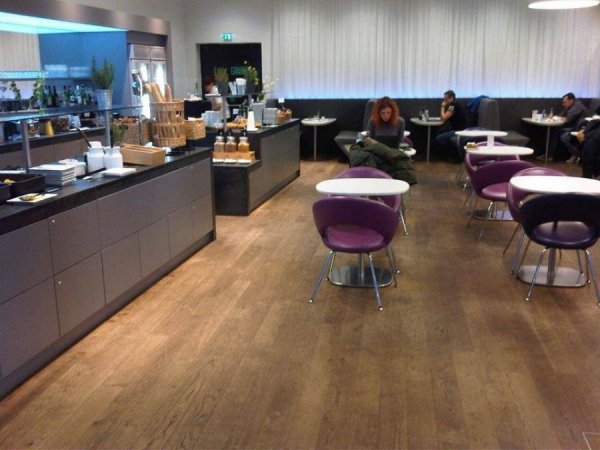 AustrianAirlinesLoungeViennaAirport1.jpg