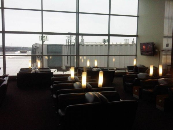 LufthansaSenatorLoungeWashingtonAirport4.jpg